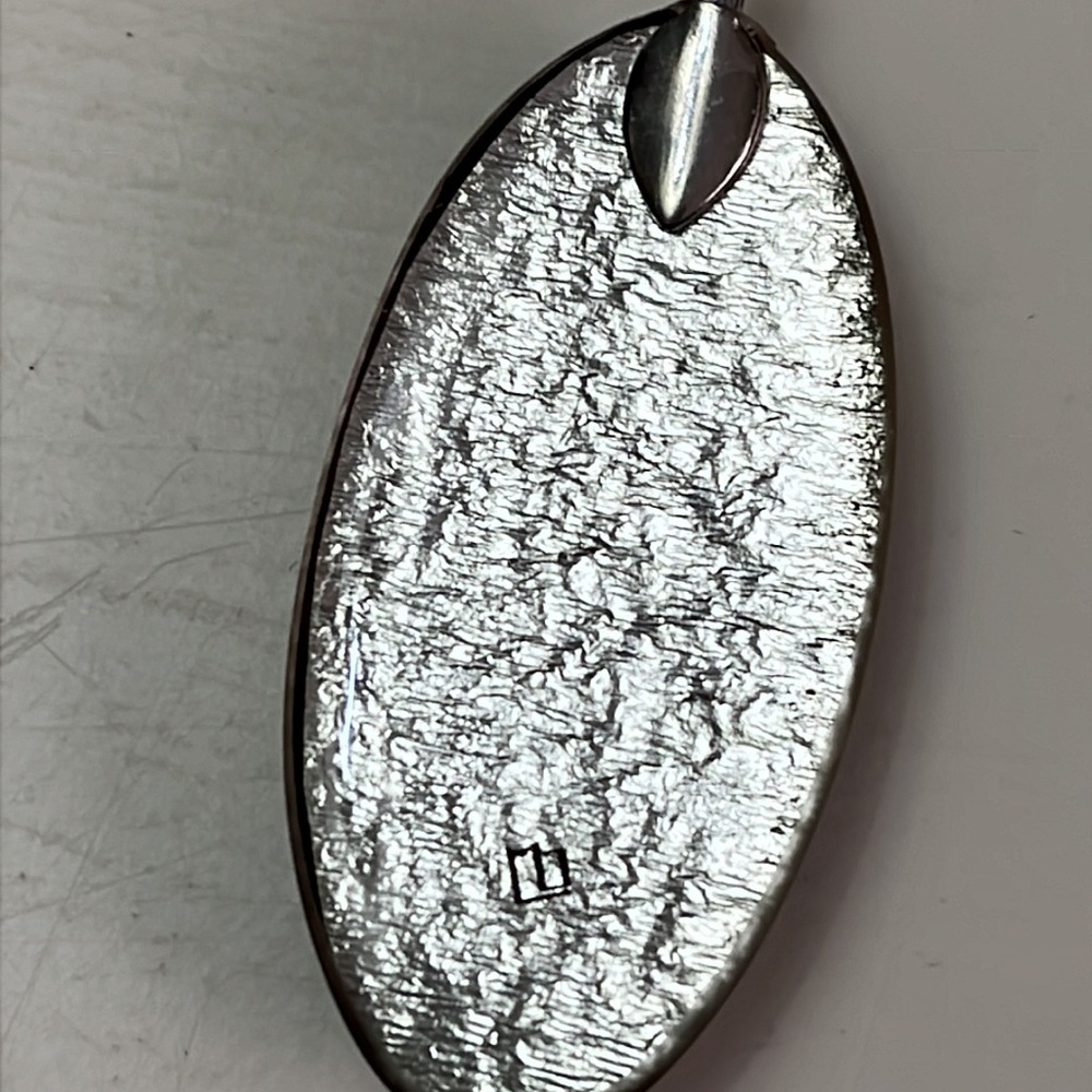 Pd5. Blue and black oval pendant. - Picture 2 of 3